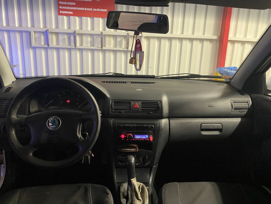 Vand autoturism Skoda Octavia 1