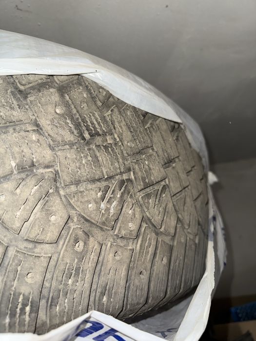 ШиНы летние и зимный с дисками 18 размер на крузака 200-100