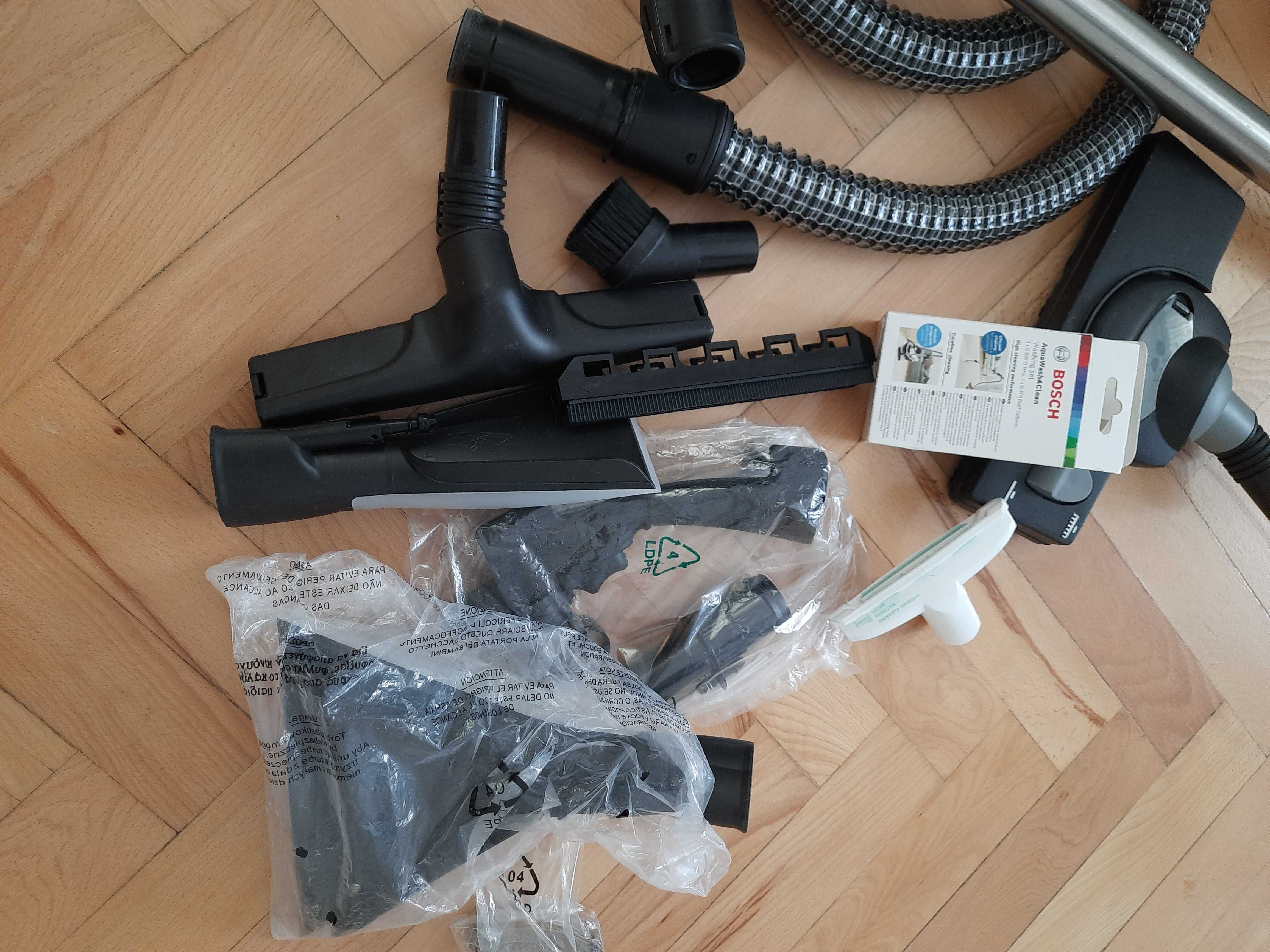 Aspirator Bosch AquaWash and Clean 2000W