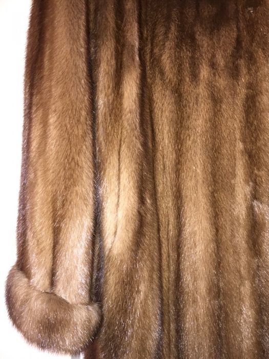 Haina de blana naturala, nurca NOUA