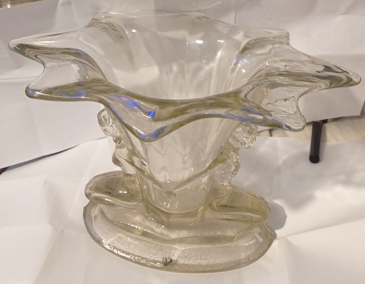 Vând/Schimb vază veche,artnouveau,are două mici ciobituri la bază.