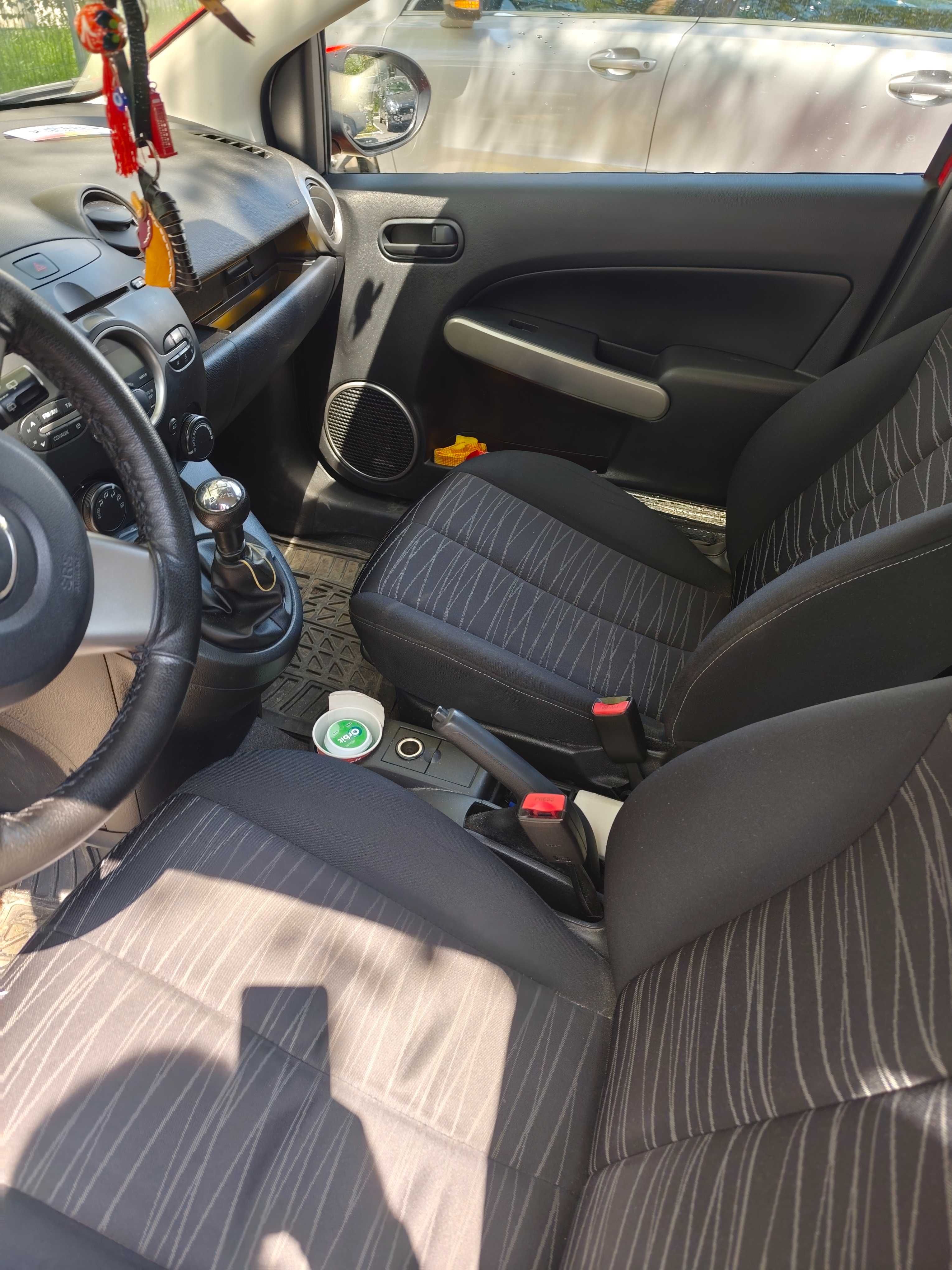 autoturism mazda 2
