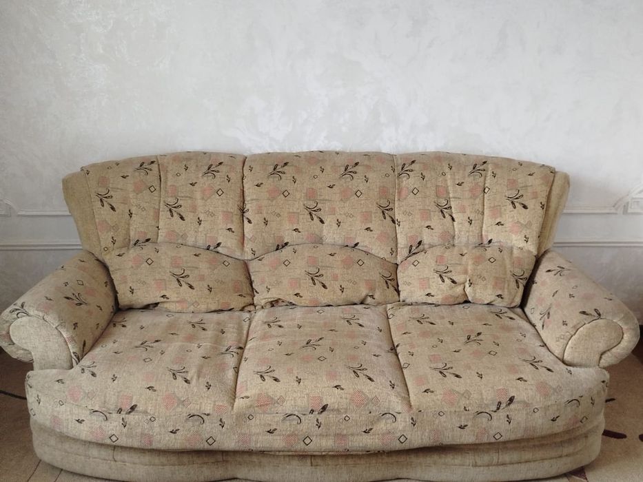 Диван+два кресла (состояние хорошее). Г. Сирдарья.