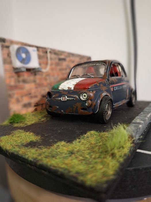 Diorama auto Fiat 500 carbinierii
