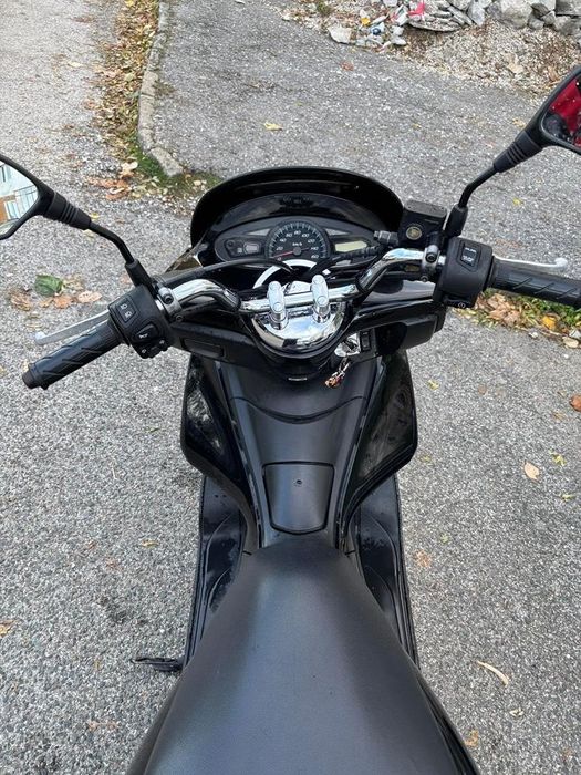Продавам скутер Honda pcx 125