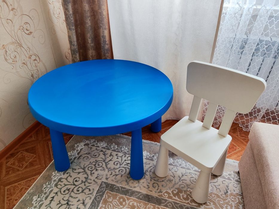 Продам детский стол Икеа