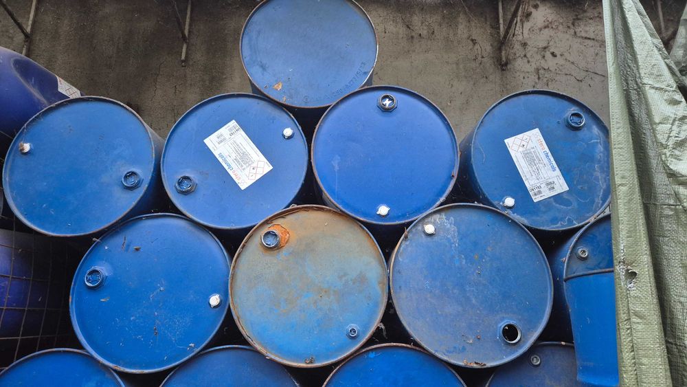 Vindem butoaie tabla si plastic