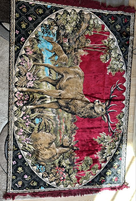 Vand carpeta persana + 2 cuverturi motive traditionale