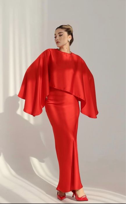 Срочноо продамм две платья за Низкие цены