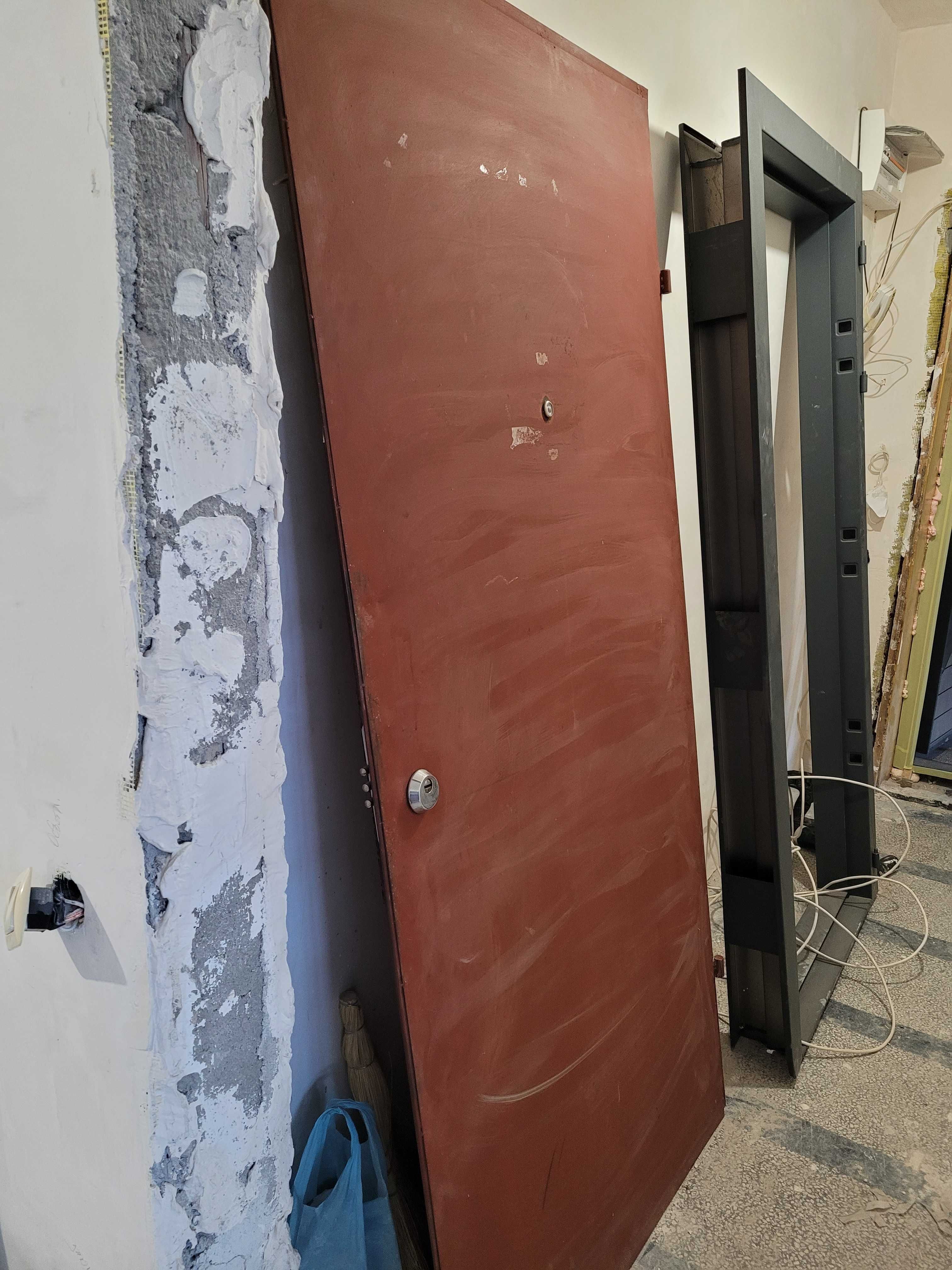Желязна входна врата 198 см x 89 см с фалц от винкел+3 см