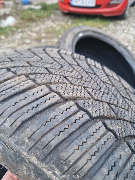 Vând 3 bucăți 245 40 r17 iarna dot 2024