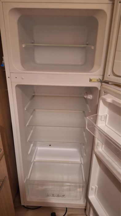 Хладилник с фризер Ариели