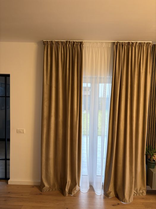 Vand draperii din catifea