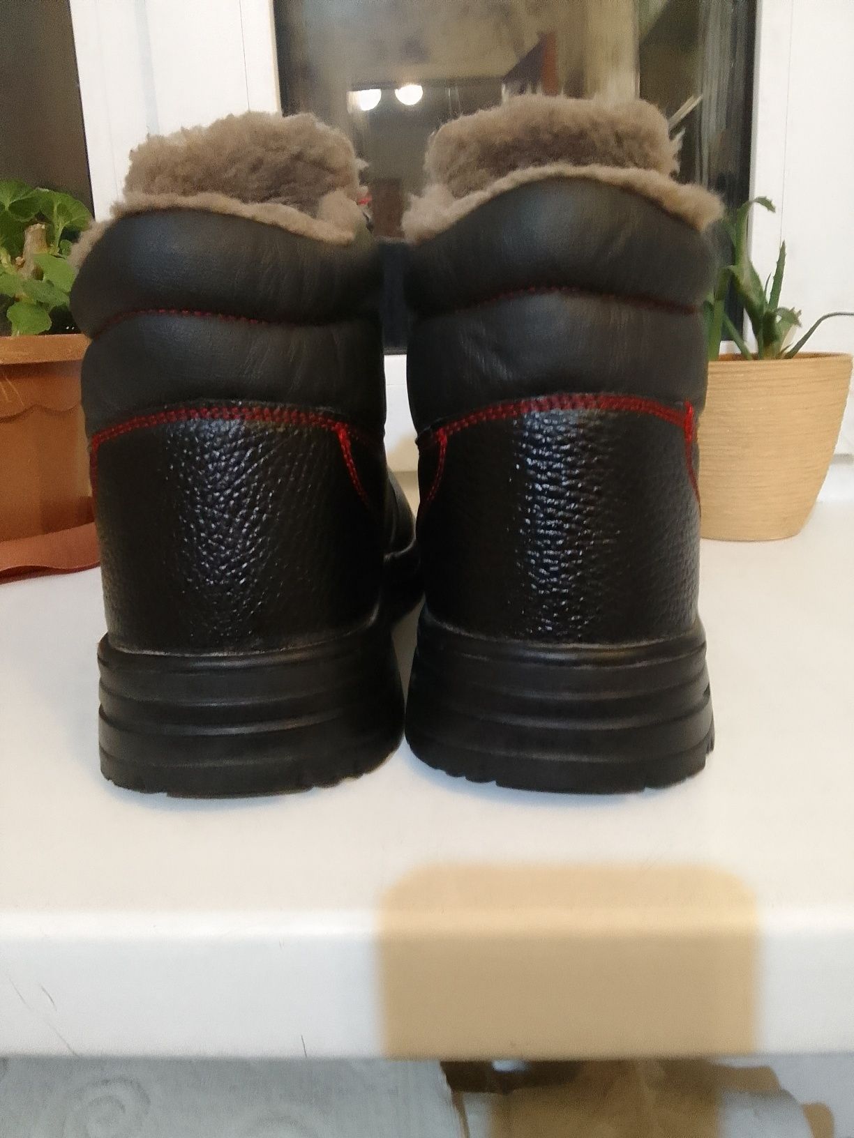 Продам зимние ботинки.