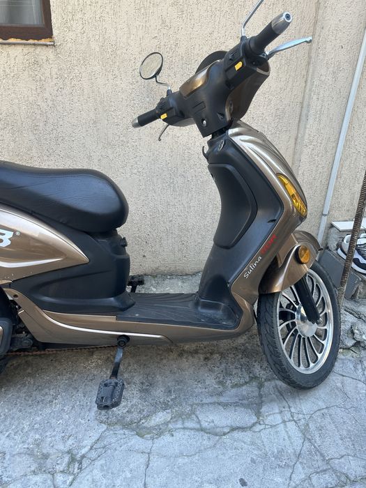 Vand scooter electric 2000 de lei