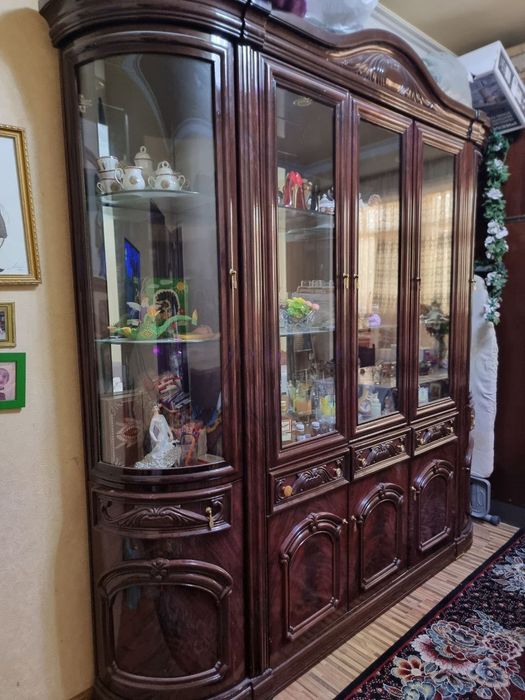 сервант , стенка