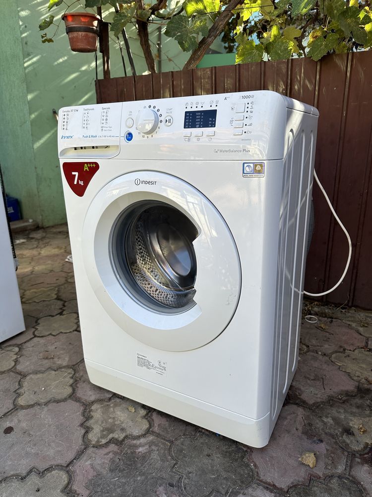 Vând mașină spălat indesit 7 kg ca nouă