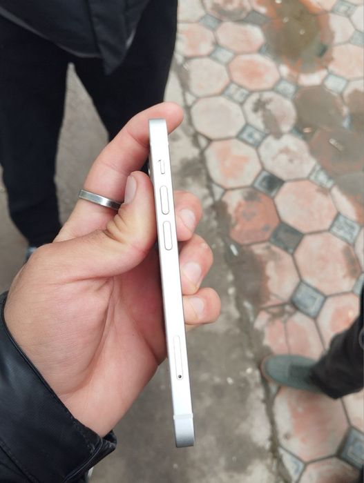 Iphone 12mini sotiladi