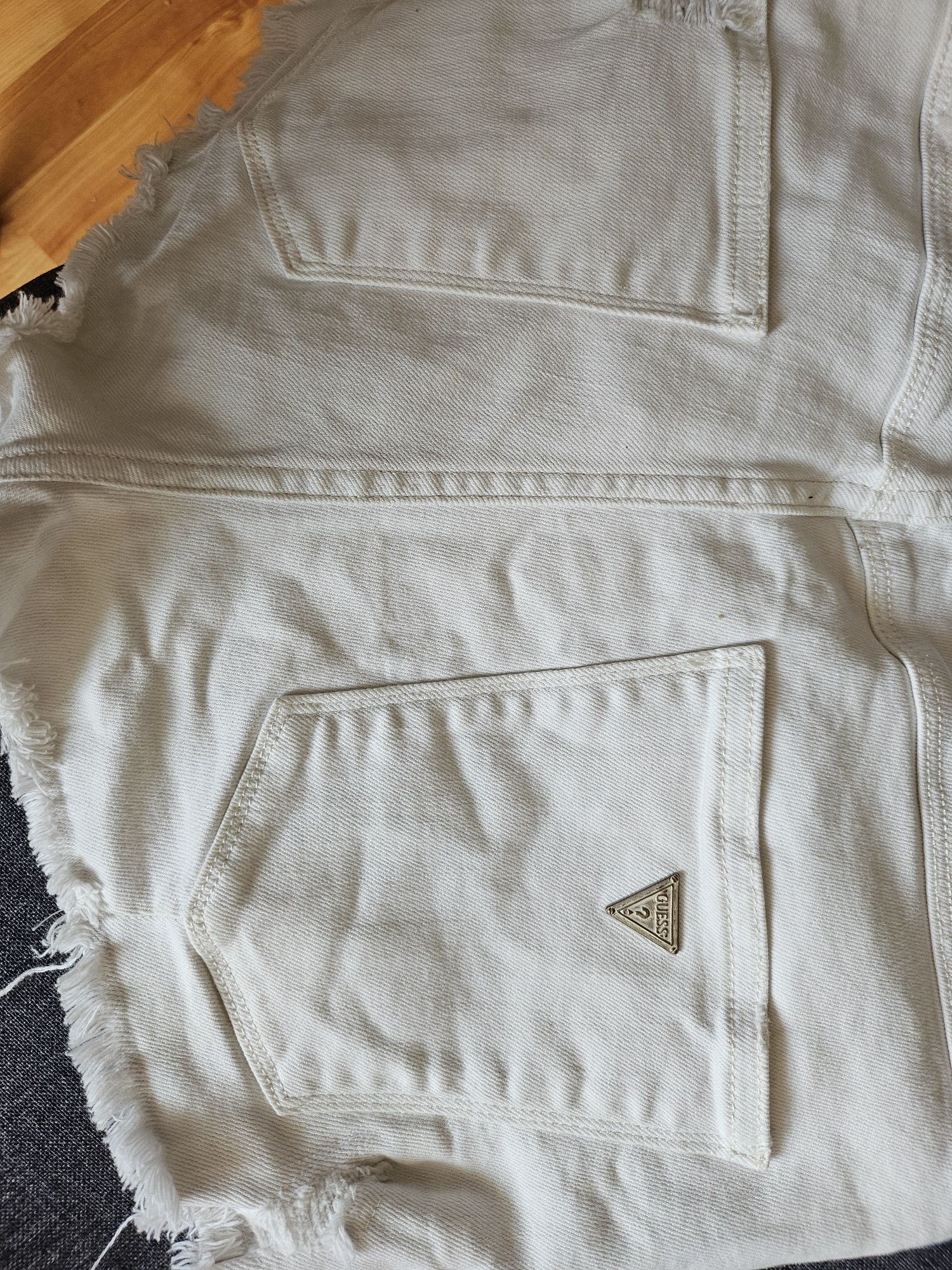 Къси дамски  дънкови бели Guess