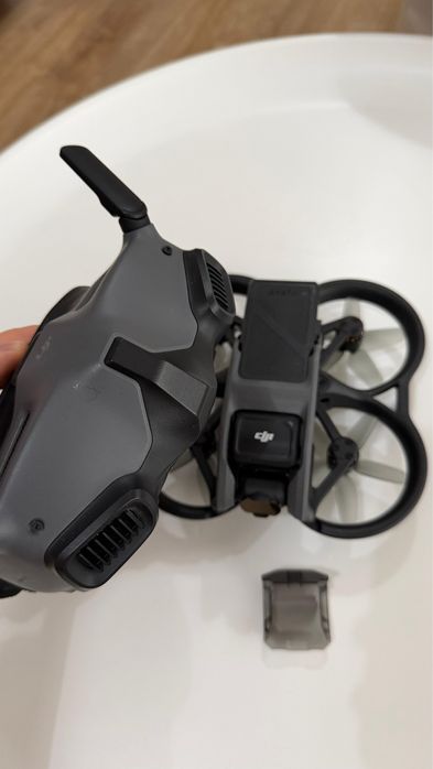 DJI Avata 1 + Goggles Integra + Motion Controller – pachet complet