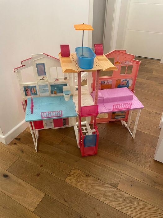 Casa Barbie cu piscina
Pune-o si pe asta te rog pe Olx la 300 lei.