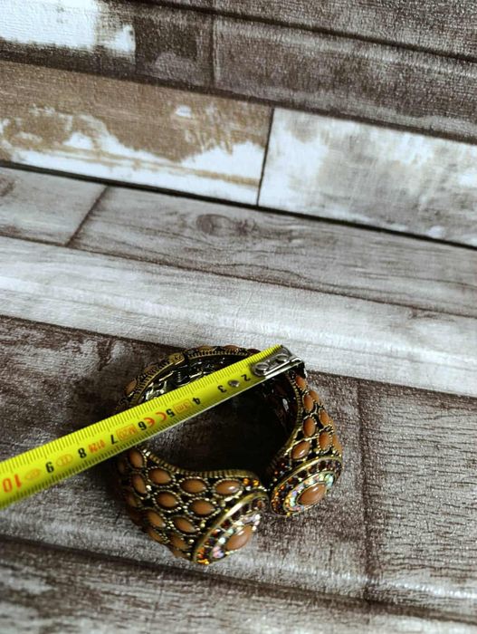 Гривна с подпис на Yuhong