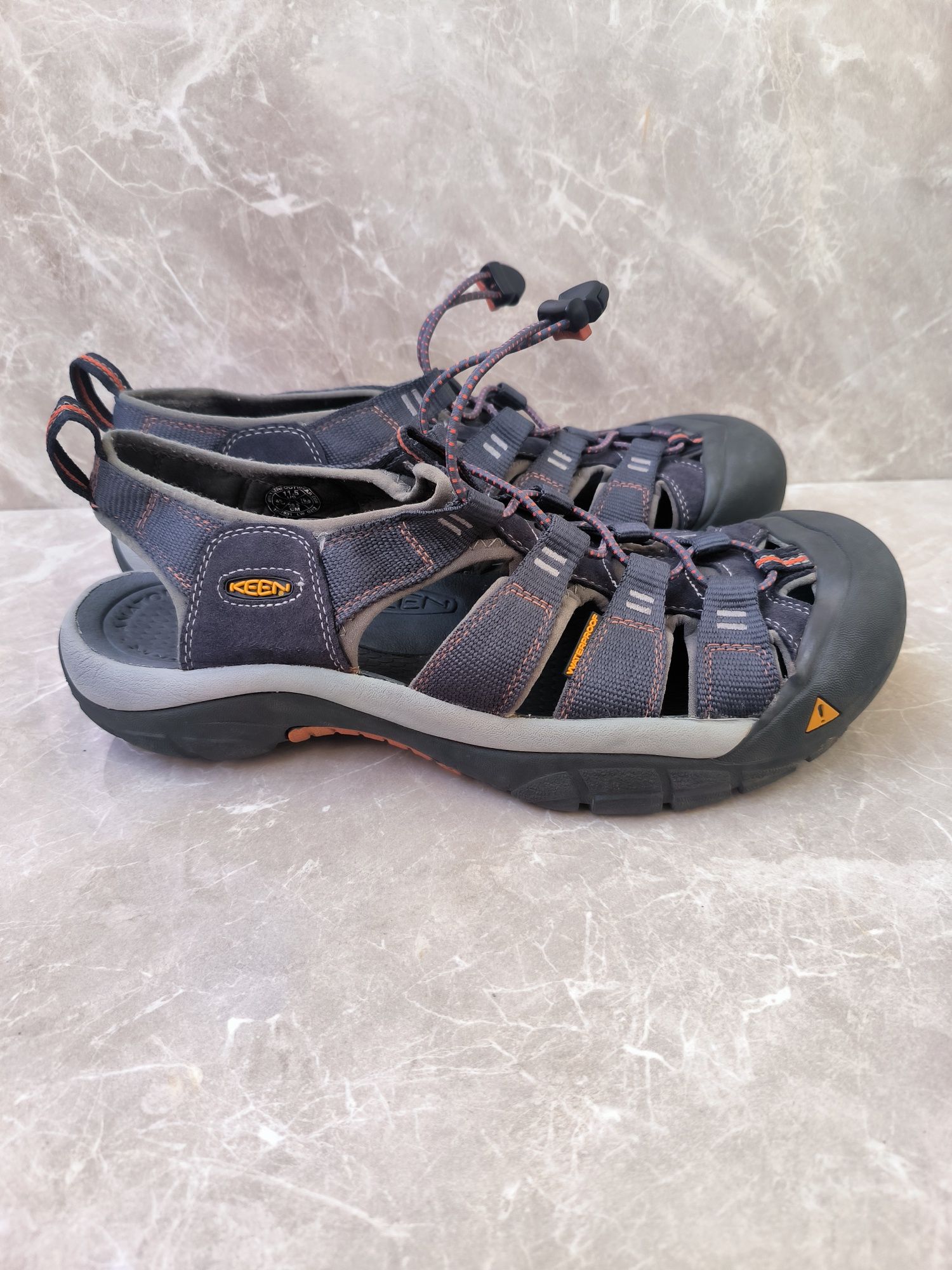 KEEN Сандали номер 45
