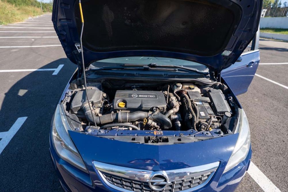 Opel Astra J Sport Tourer – 2011