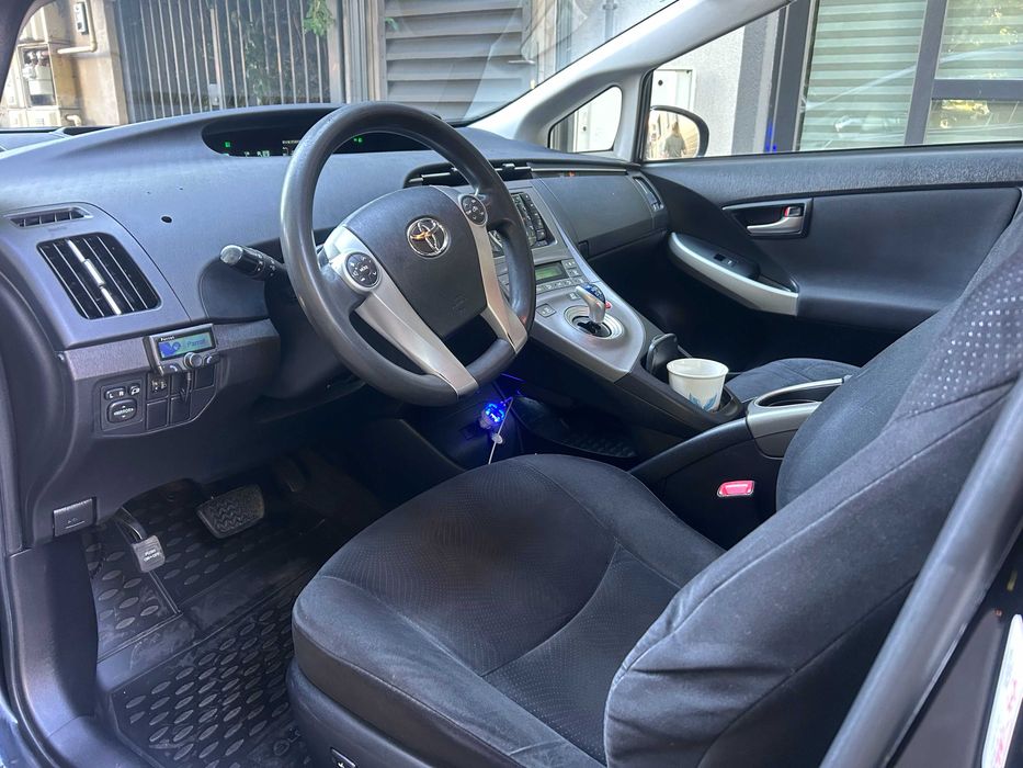 Inchiriez Masina UBER/BOLT Toyota Prius Hybrid Automata Gama Confort