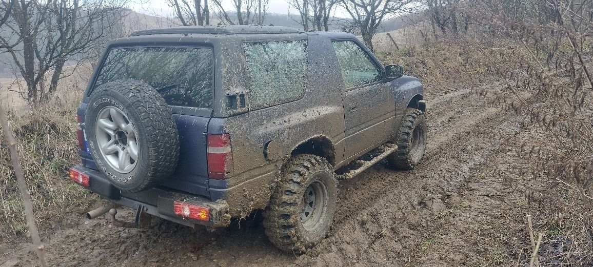 Vand sau schimb Opel Frontera 2.0 sport, modificat offroad