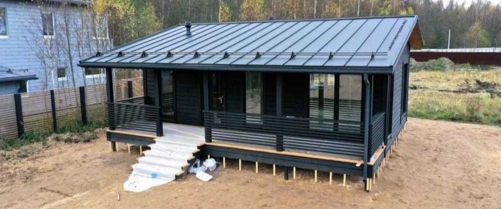 Vand case din lemn si pe structura metalica