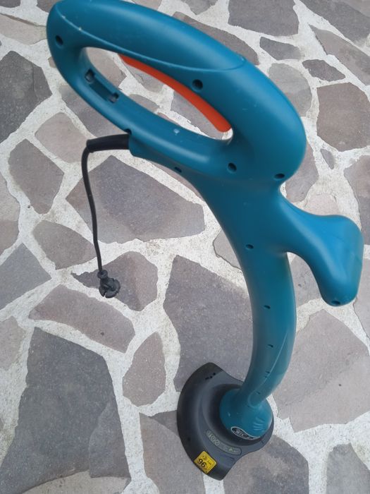 Vând Trimer electric Makita 180 lei