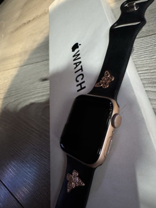 Apple watch 5  ROSE GOLD