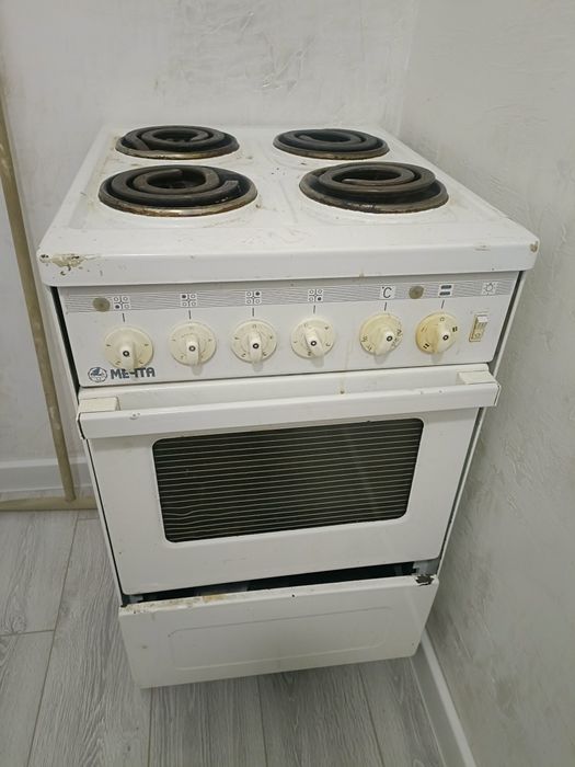 Печь в хорошем состоянии. Рабочий