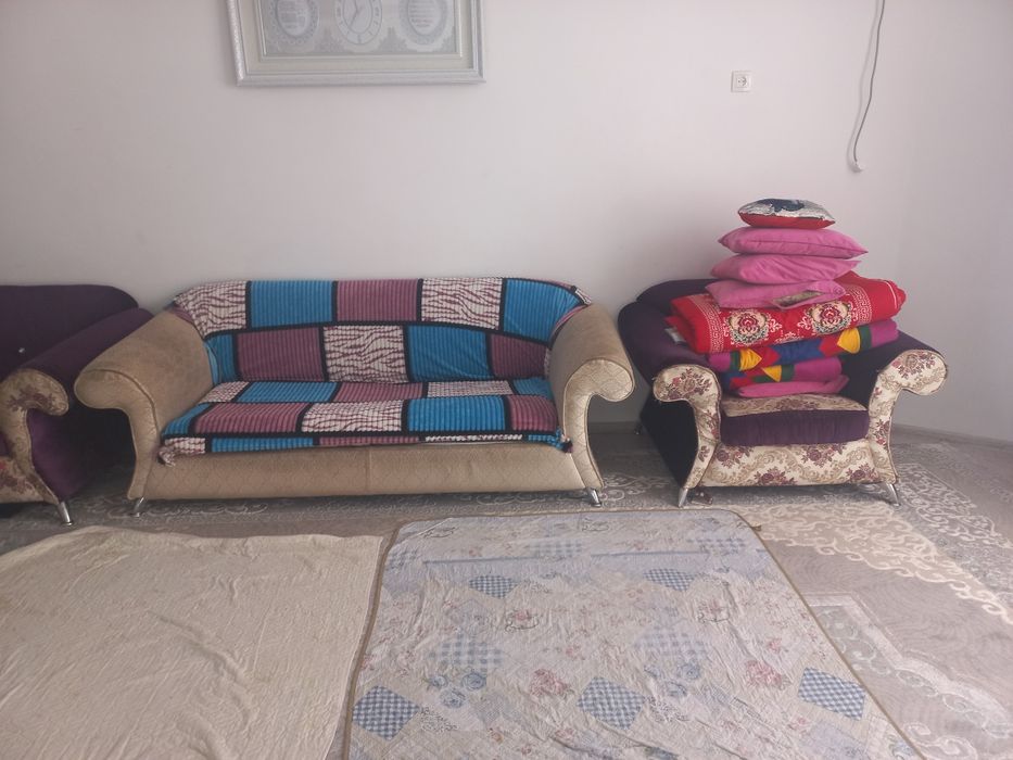 Диван креслосымен сатылады багасы 15 мын тенге