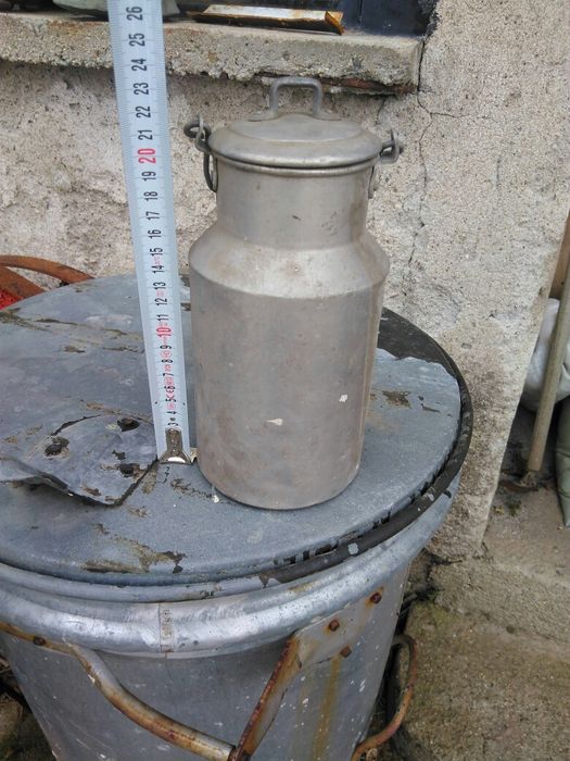 Продавам малко старинно гюмче за мляко