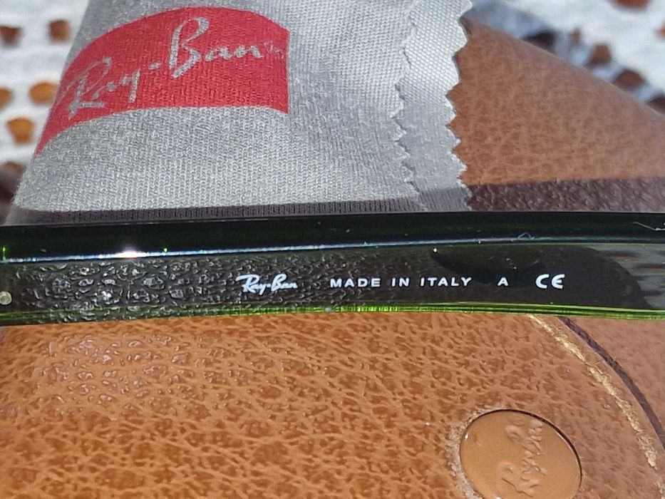 Продавам слънчеви очила Ray ban