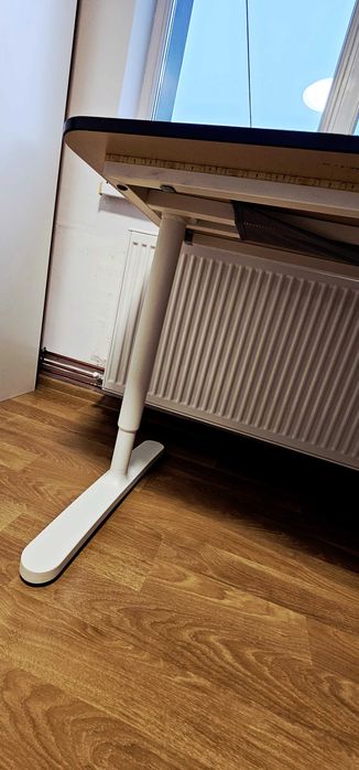 05 noiembrie 2025
Vand birou BEKANT IKEA albastru