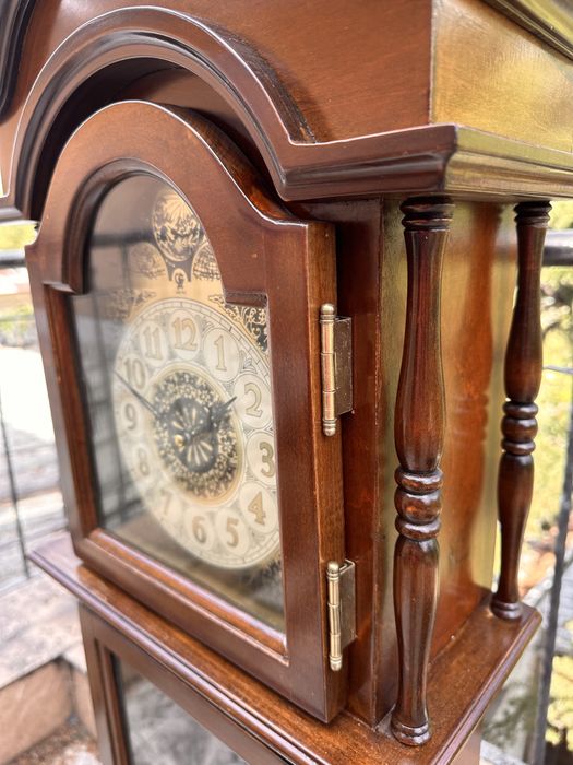 Голям часовник-старинен с махало