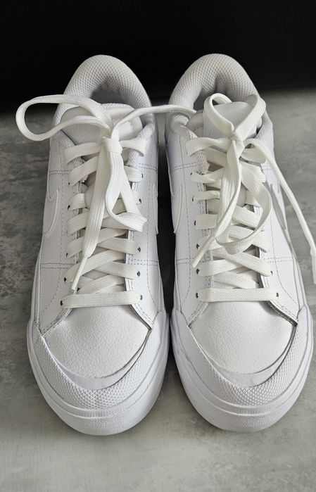 Кецове Nike бели