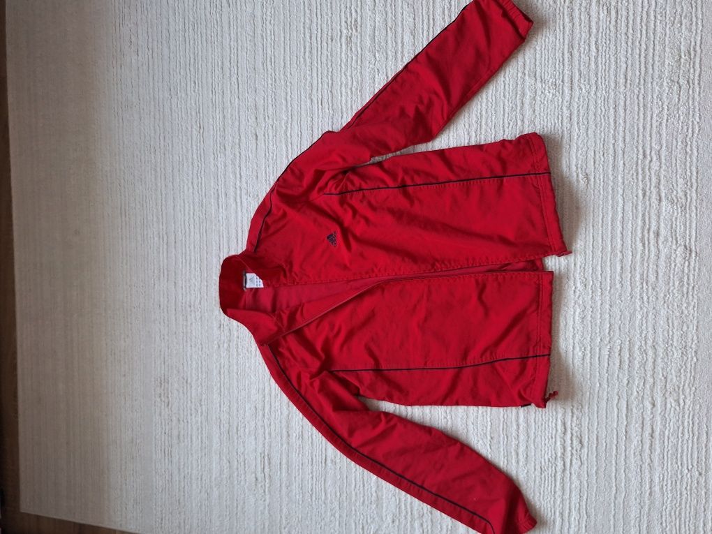 Jachete adidas  de culoare  rosu