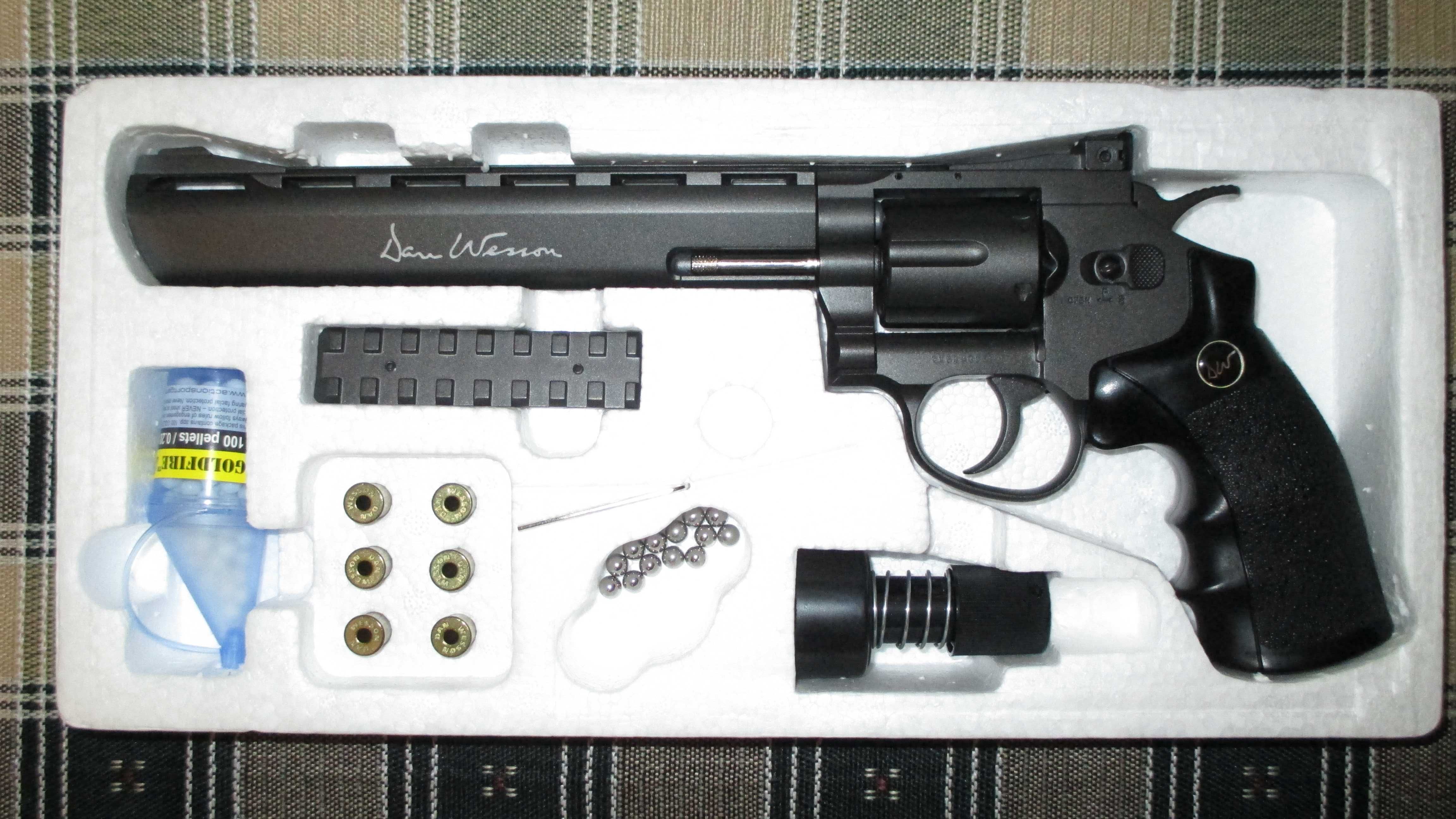 Revolver Dan Wesson 8 Inch Airsoft Full Metal + 8 butelii Co2