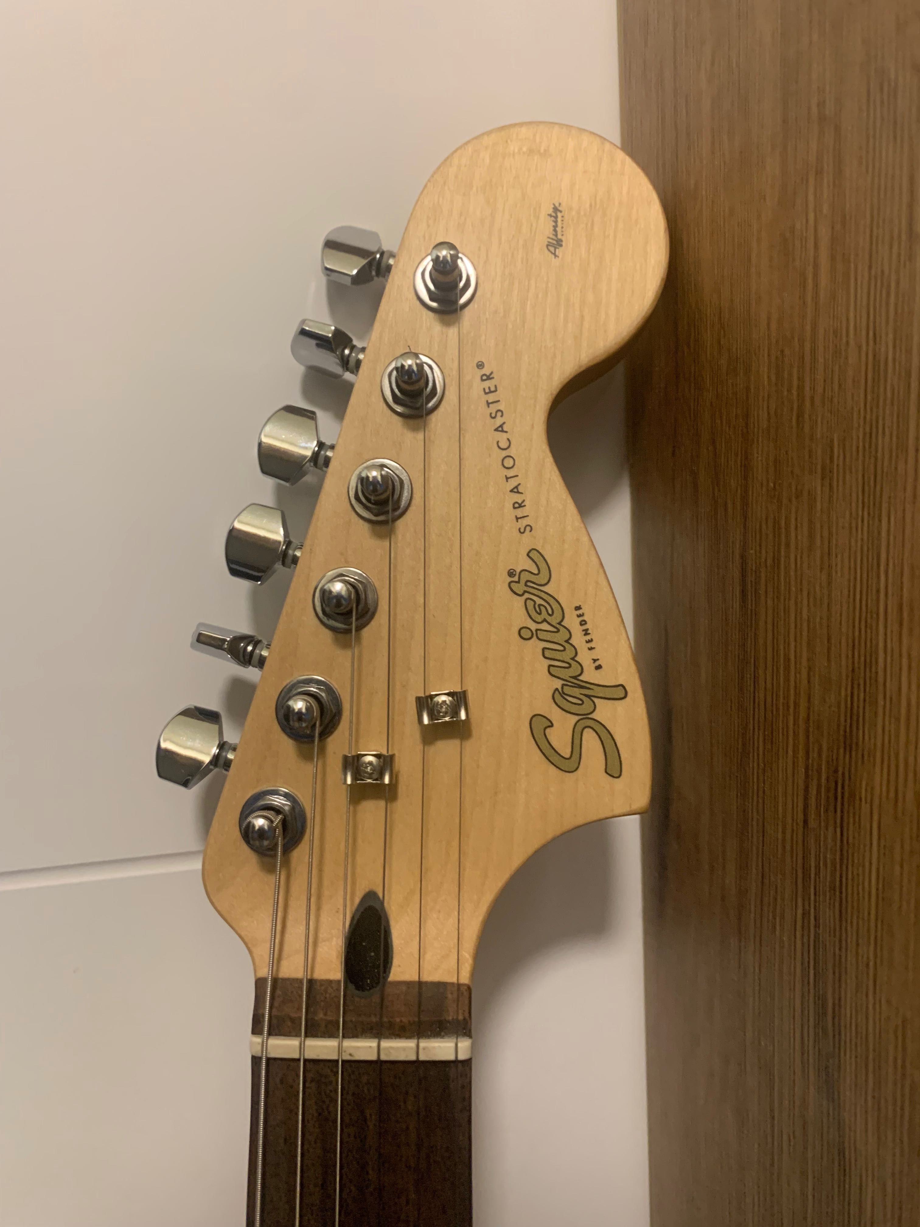 Fender Squier Stratocaster+ Fender Frontman 15 G