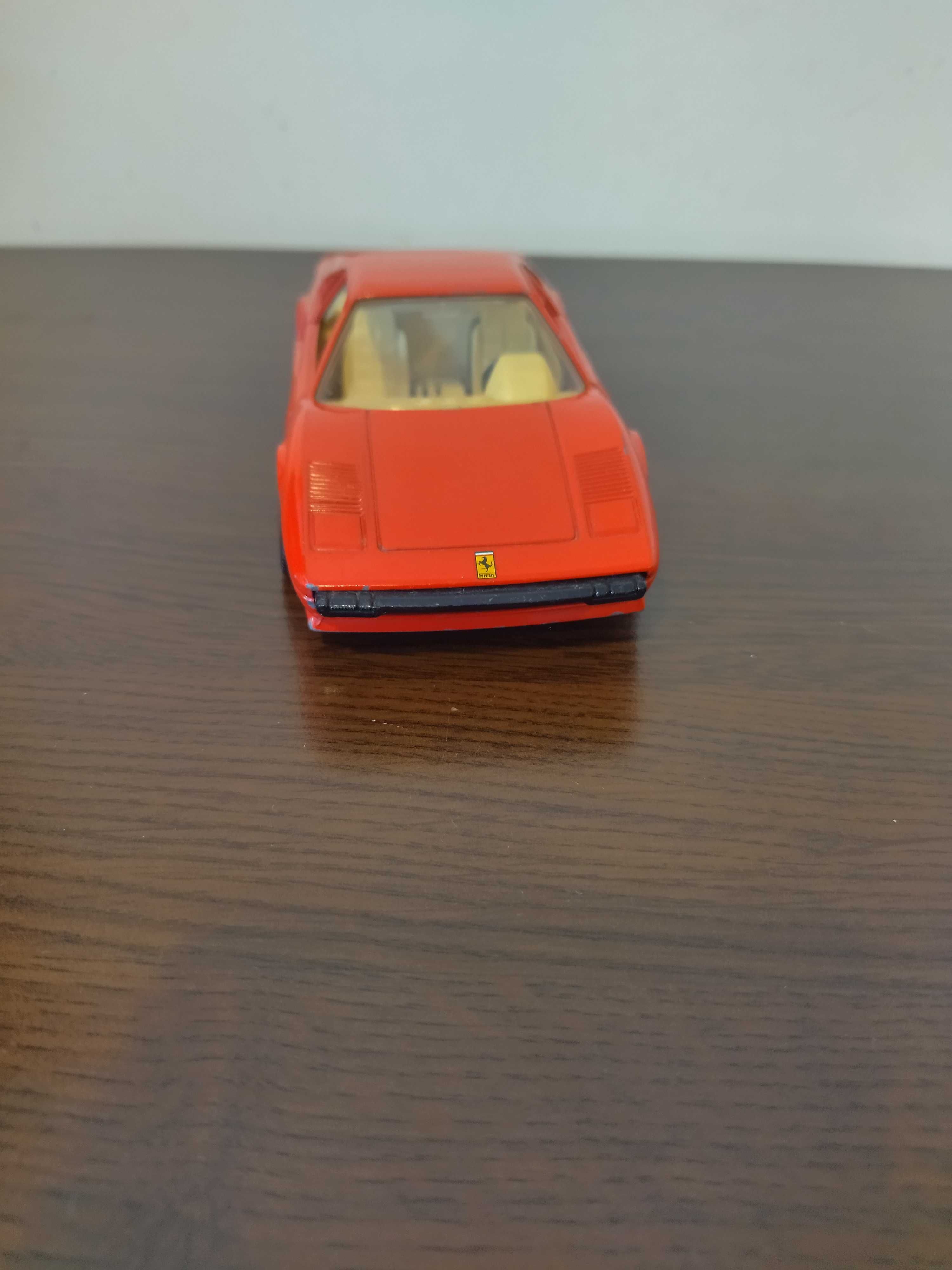 Продавам количка(метална) Bburago Ferrari 308 GTB 1/24