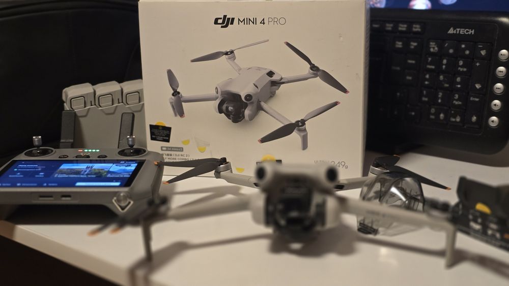 Дрон DJI Mini 4 Pro Fly More Combo