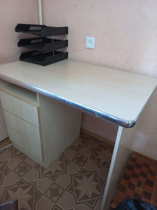 Продам письменный стол