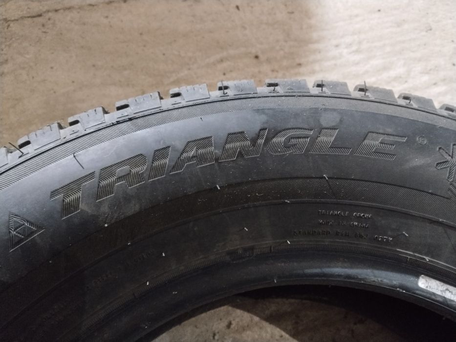 Продам зимние шины triangle 215/70/16