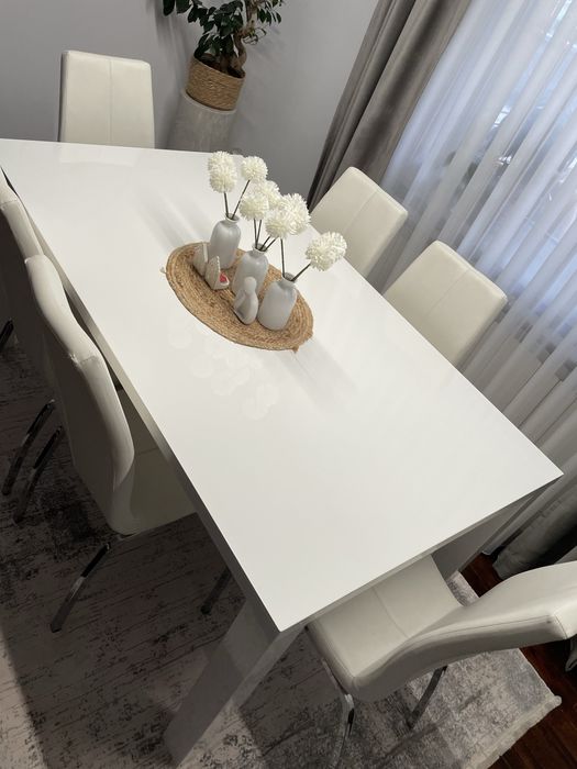 Masa de 6 persoane cu scaune