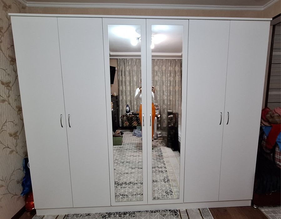 Продам шкаф 6-ти дверный белый