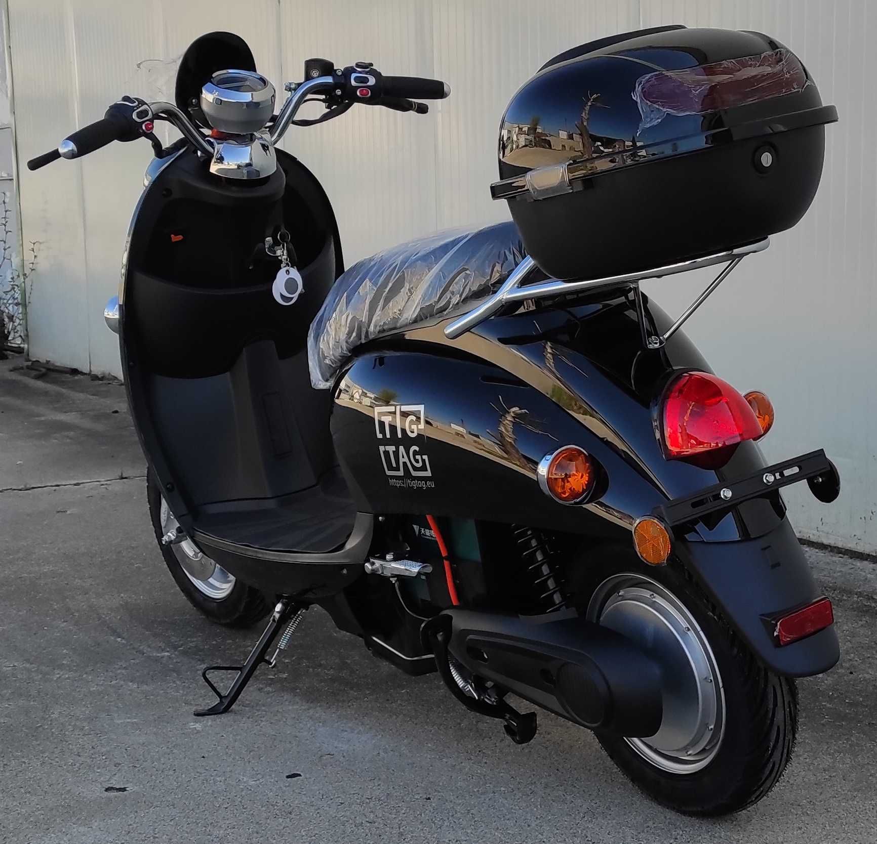 Електрически скутер TDR363Z - 1600W черен цвят с документи и лизинг